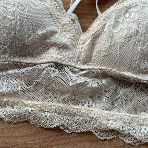 Abercrombie & Fitch Cream Lace Bralette - Picture 2 of 3
